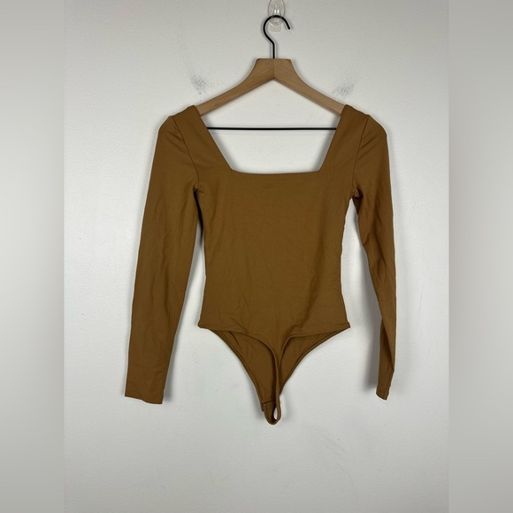 Aritzia Babaton Original Contour Squareneck Bodysuit Women’s Sz S - Picture 5 of 6